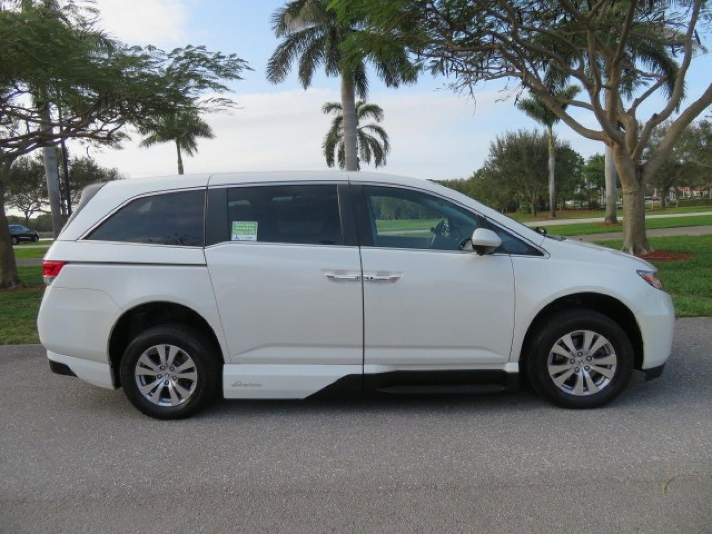 2016 White /Truffle Honda Odyssey (5FNRL5H63GB) , Automatic transmission, located at 4301 Oak Circle #19, Boca Raton, FL, 33431, (954) 561-2499, 26.388861, -80.084038 - You are looking at Gorgeous Pearl White Diamond 2016 Honda Odyssey EX-L VMI Northstar Handicap Wheelchair Conversion Van with 79K Original Miles, In-Floor Power Side Entry Ramp with Kneeling Van Function, Passenger Side 6 Way Transfer Seat, Quick Release Driver's Seat, Hand Controls, Tie Down System - Photo#5